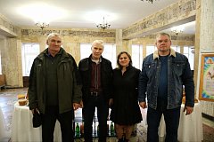 Аграрии Лысогорского района принимали поздравления