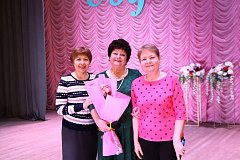 Елена Тюсина творческий юбилей отметила концертом «Цветущий май моей души»