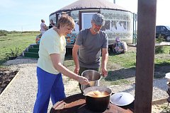 Семейный отдых на природе: молодой предприниматель из Лысогорского района выбрал свою нишу
