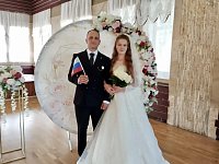 Два брачных союза в День Государственного флага Российской Федерации заключили в Лысых Горах