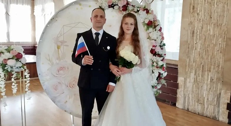 Два брачных союза в День Государственного флага Российской Федерации заключили в Лысых Горах