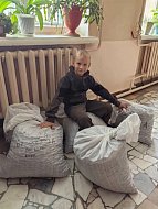 Первоклассник Саша Басистов из Лысогорского района собрал 100 кг желудей