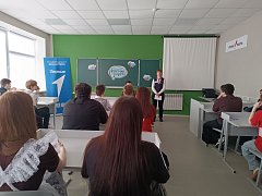 «Классная встреча» с героем нашего времени: активисты Движения Первых Лысогорской школы N1 поздравили участника СВО с наступающим Днем защитника Отечества