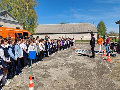 Выполняют важную и ответственную работу — обеспечивают безопасность на дорогах, помогают участникам движения