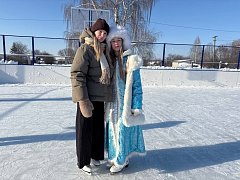 В Лысогорской школе №2 торжественно открыли каток