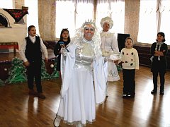 В Лысых Горах зажглась главная праздничная ёлка