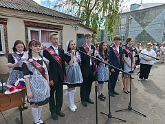 Последний звонок прозвенел для выпускников школ Лысогорского района
